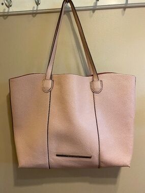 Steve Madden tote new condition. 12”X16” Pink/mauve